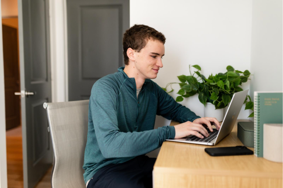 A University of Michigan student picks his top apartments to begin his search in Ann Arbor. 